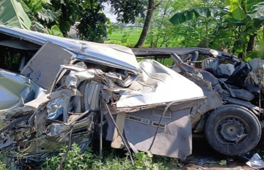 শেরপুরে দুই মাইক্রোবাসের মুখোমুখি সংঘর্ষে আহত ১৭