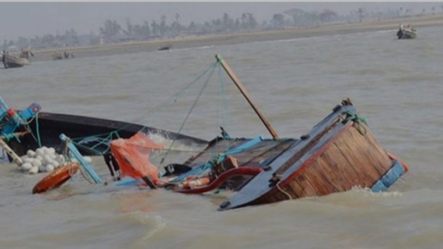 বিদ্যুৎ নাই ৩ দিন,সাগরের মোহনায় ৭ ট্রলারডুবি ৪৯ জেলে উন্ধার