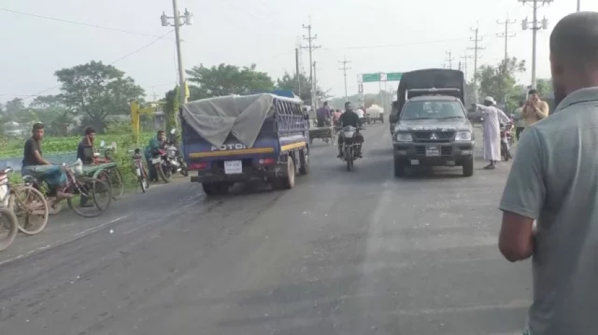 সাতক্ষীরায় ট্রাকচাপায় মোটরসাইকেলের ৩ আরোহী নিহত