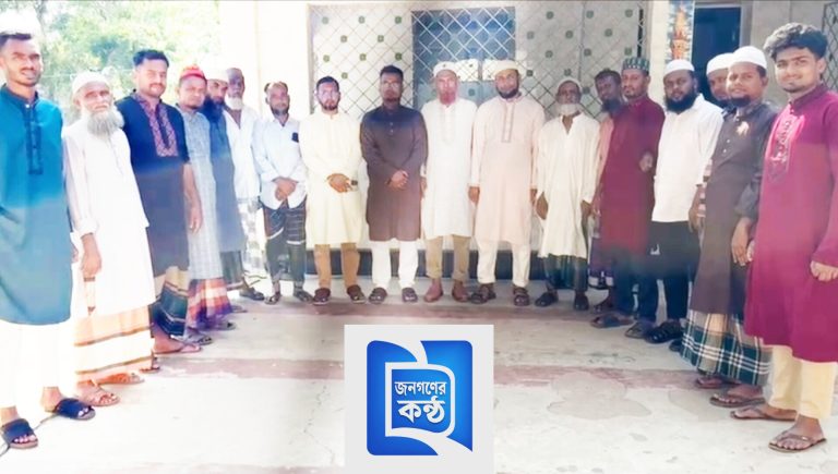 লক্ষ্মীপুর জেলার রামগঞ্জ উপজেলার ১০ নং ভাটরা ইউনিয়নের ০২ নং ওয়ার্ড নান্দিয়ারা গ্রামে অবস্থিত হাজী আজমত উল্ল্যা জামে মসজিদের নতুন পূর্ণাঙ্গ পরিচালনা কমিটি গঠন করা হয়েছে। সম্প্রতি মসজিদ-সংশ্লিষ্ট গণ্যমান্য ব্যক্তিবর্গের উপস্থিতিতে এ কমিটি ঘোষণা করা হয়। গঠিত কমিটিতে সভাপতি হিসেবে দায়িত্ব পেয়েছেন মুহাম্মদ নাসির উদ্দিন (ব্যবসায়ী) এবং সিনিয়র সহ-সভাপতি হিসেবে দায়িত্ব পেয়েছেন ডাঃ খোরশেদ আলম। সহ-সভাপতি হিসেবে রয়েছেন বিল্লাল হোসেন (পিডিবি), আমিনুল ইসলাম হবি (তপদার), মনির হোসেন মনা ও আকবর হোসেন। সাধারণ সম্পাদক হিসেবে দায়িত্ব পেয়েছেন জহিরুল ইসলাম রাজু। এছাড়া সহ-সাধারণ সম্পাদক হিসেবে রয়েছেন সাইফুল ইসলাম, মাহমুদুল ইসলাম মিন্টু ও ইয়াছিন আরাফাত সুজন। সাংগঠনিক সম্পাদক হয়েছেন নাছির উদ্দিন মাস্টার এবং সহ-সাংগঠনিক সম্পাদক হিসেবে দায়িত্ব পালন করবেন আবু সাঈদ। কমিটিতে কোষাধ্যক্ষ হিসেবে নির্বাচিত হয়েছেন কবির হোসেন এবং সহ-কোষাধ্যক্ষ হিসেবে রয়েছেন ডাঃ ওমর ফারুক নাঈম। প্রচার সম্পাদক হয়েছেন আলমগীর হোসেন এবং সহ-প্রচার সম্পাদক মোঃ সোহেল। এছাড়া আপ্যায়ন সম্পাদক হিসেবে দায়িত্ব পেয়েছেন মোঃ সাগর হোসেন (চৌকিদার) এবং সহ-আপ্যায়ন সম্পাদক হয়েছেন মোঃ আলফাজ হোসেন। উপদেষ্টা মণ্ডলীতেও এলাকার বিশিষ্ট ব্যক্তিবর্গকে অন্তর্ভুক্ত করা হয়েছে। একই সঙ্গে মসজিদের কার্যক্রম পরিচালনায় আরও কয়েকজন সদস্যকে অন্তর্ভুক্ত করে একটি শক্তিশালী ও কার্যকর কমিটি গঠন করা হয়েছে। নবগঠিত কমিটির সদস্যরা জানান, মসজিদের সার্বিক উন্নয়ন, ধর্মীয় কার্যক্রম সম্প্রসারণ এবং মুসল্লিদের সেবার মান উন্নয়নে সবাই ঐক্যবদ্ধভাবে কাজ করবেন। স্থানীয় মুসল্লি ও এলাকাবাসী নতুন কমিটিকে স্বাগত জানিয়ে তাদের সফলতা কামনা করেছেন। সংবাদ প্রেরক: মোঃ নাছির উদ্দিন রামগঞ্জ উপজেলা প্রতিনিধি জনগণের কণ্ঠ